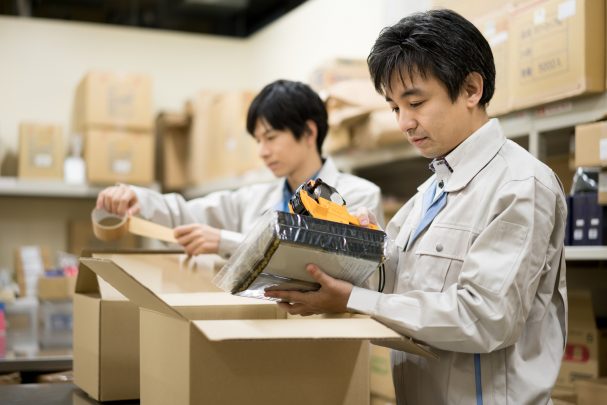 簡単なOA機器の部品の供給作業